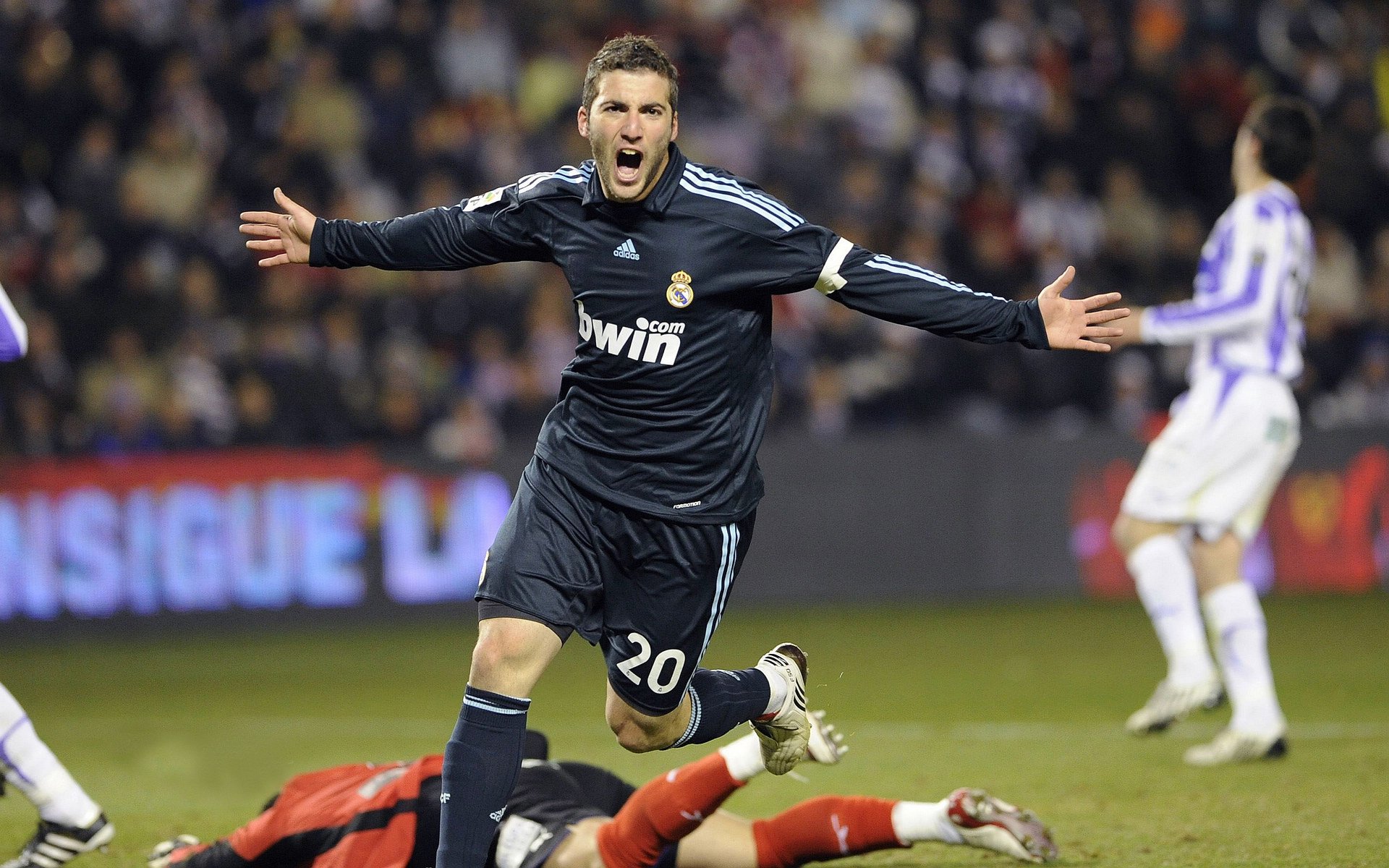 爱游戏电竞同步-意甲战术大师的绝佳布置：场上场下都精彩，2011 战术大师