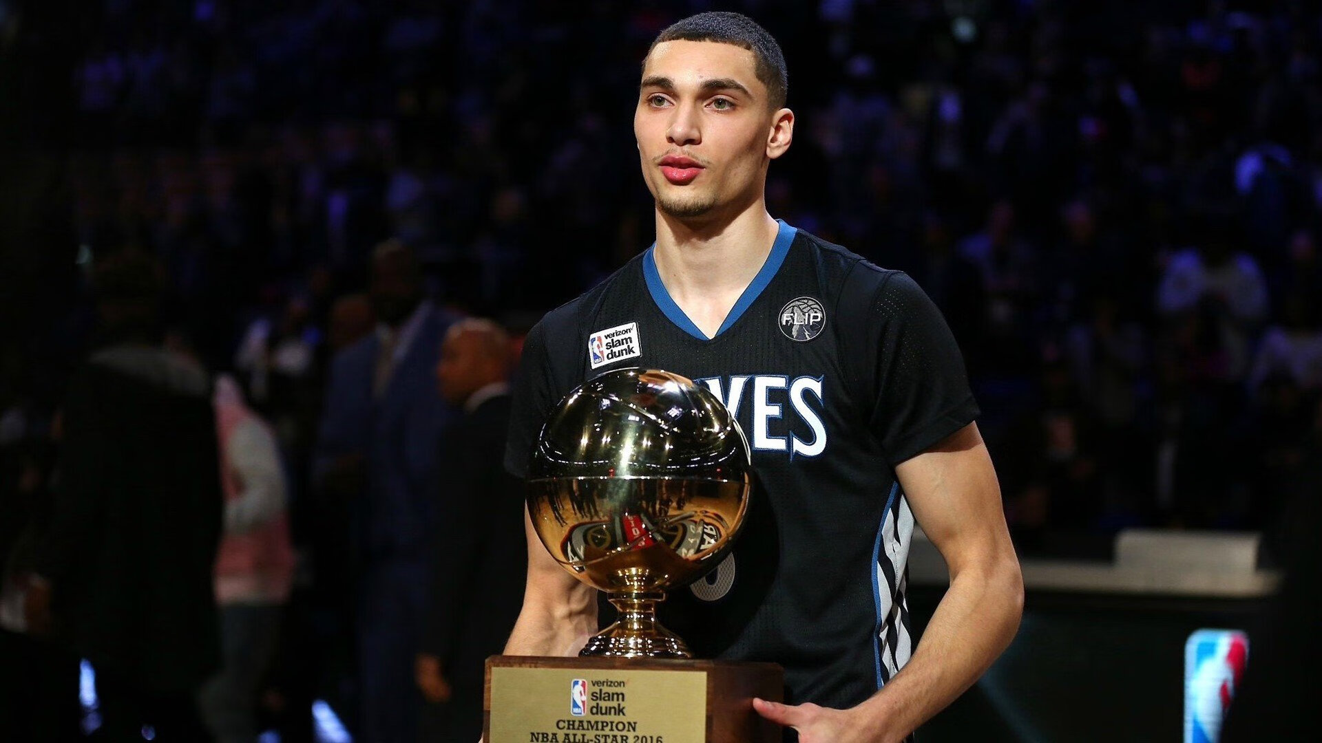 爱游戏体育APP下载-霍特·巴雷特：凭借独特的视野和决策能力，他成为全黑队比赛中的关键人物